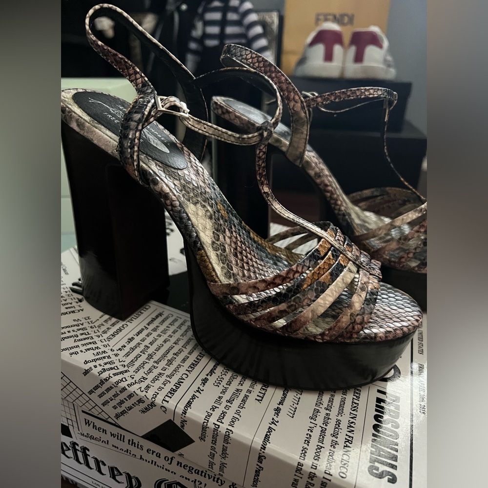 Jeffrey Campbell platform sandals size 8 wear only once like new